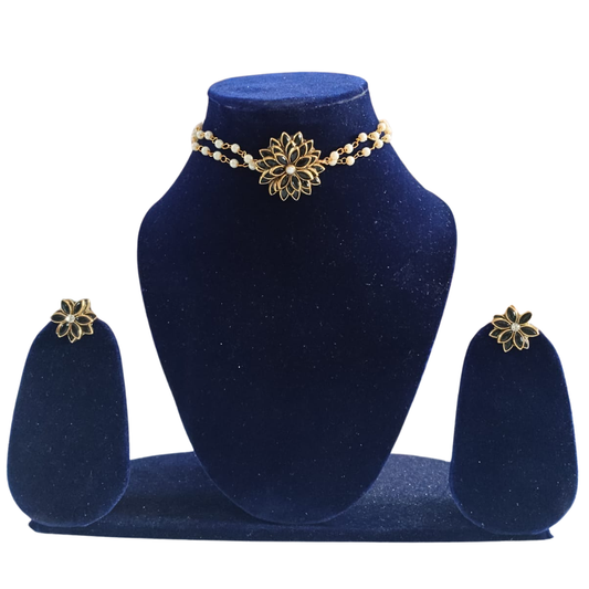 Handmade Choker Set With Black Pendant
