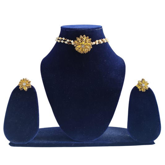 Handmade Choker Set With Green Pendant