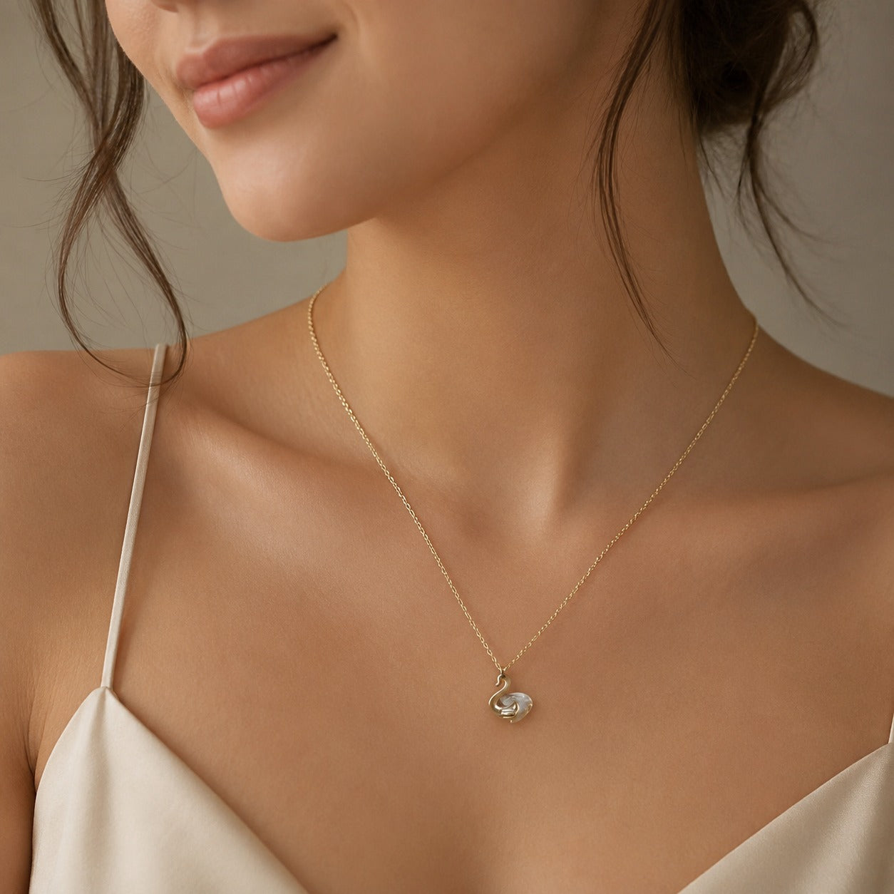 Swan Pendant With Chain